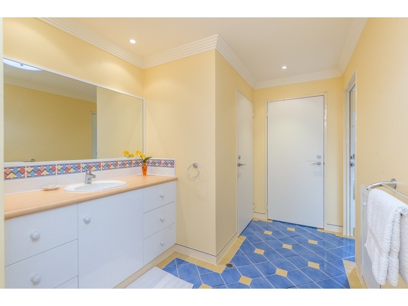 1/27 Tipuana Place, Bardon QLD 4065