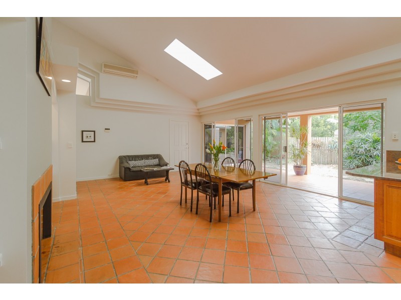 8 Bracknell Place, Ashgrove QLD 4060