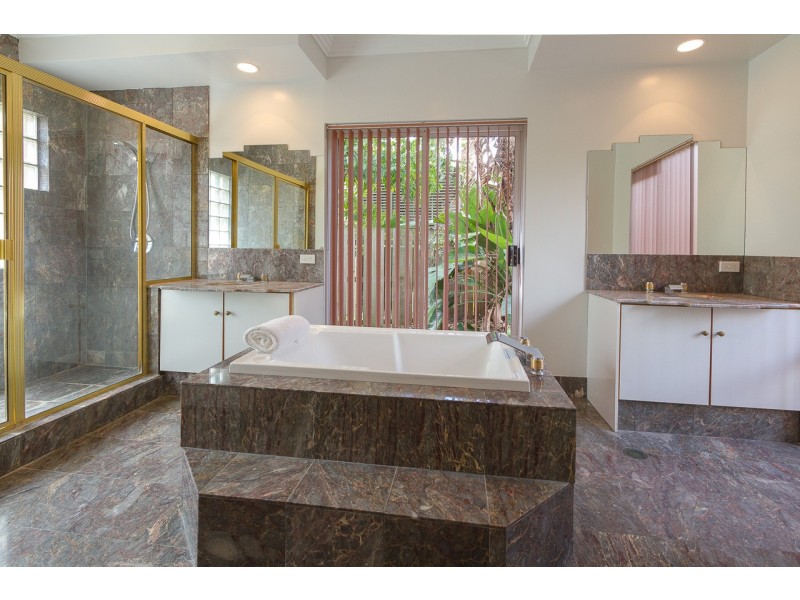 8 Bracknell Place, Ashgrove QLD 4060