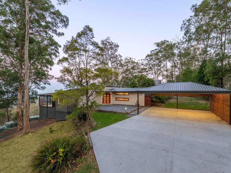 1350 Mt Nebo Road, Jollys Lookout QLD 4520
