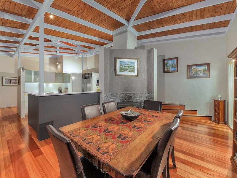 1350 Mt Nebo Road, Jollys Lookout QLD 4520