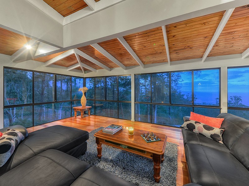 1350 Mt Nebo Road, Jollys Lookout QLD 4520