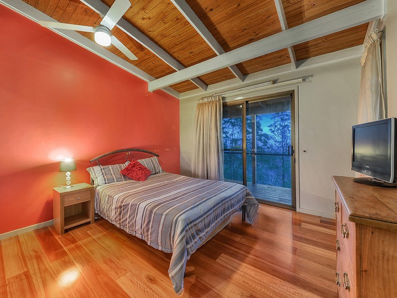1350 Mt Nebo Road, Jollys Lookout QLD 4520