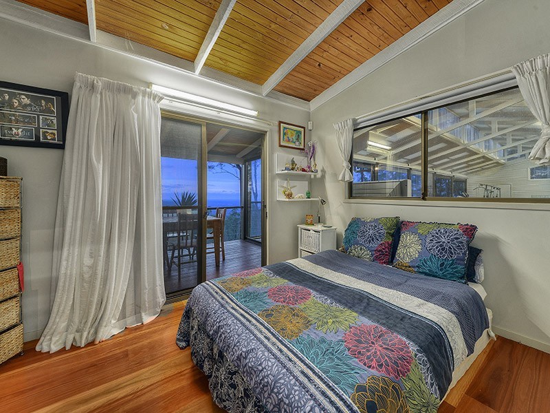 1350 Mt Nebo Road, Jollys Lookout QLD 4520
