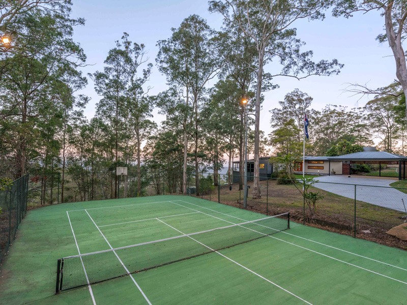 1350 Mt Nebo Road, Jollys Lookout QLD 4520