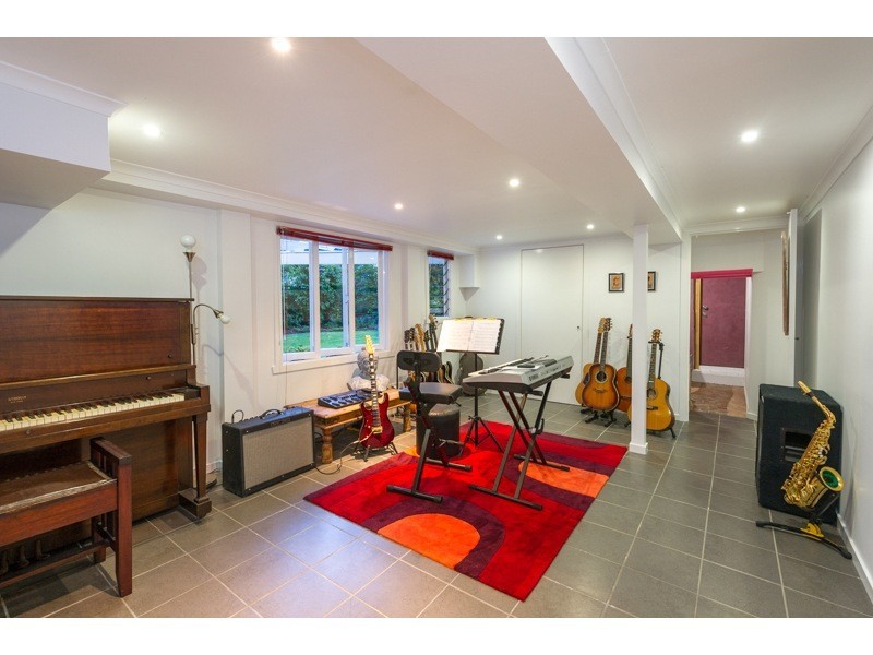 52 Davies Road, Ashgrove QLD 4060
