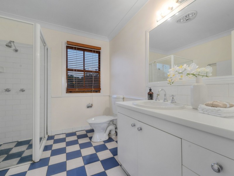 72 Coopers Camp Road, Bardon QLD 4065