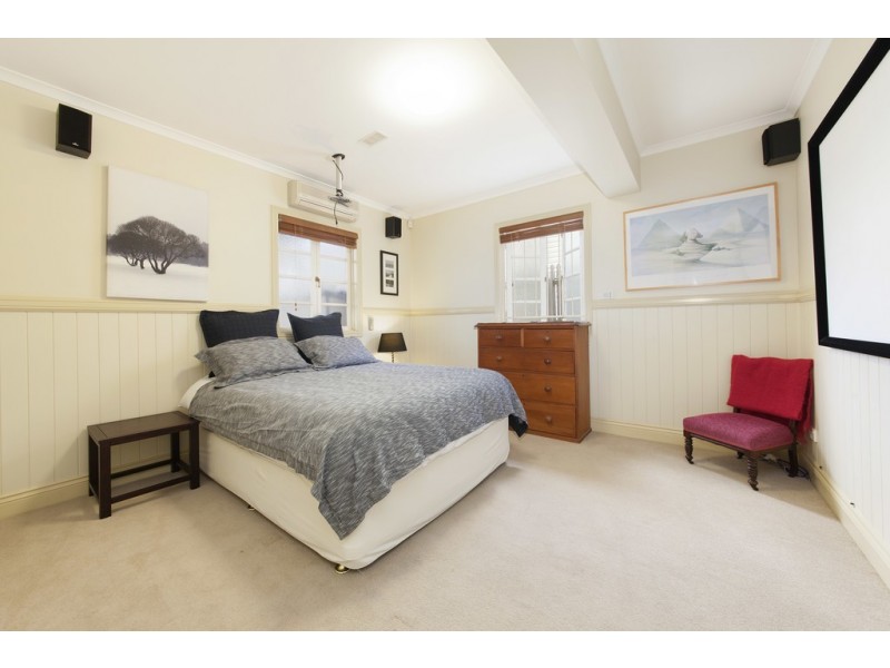 18 Claremont Street, Red Hill QLD 4059