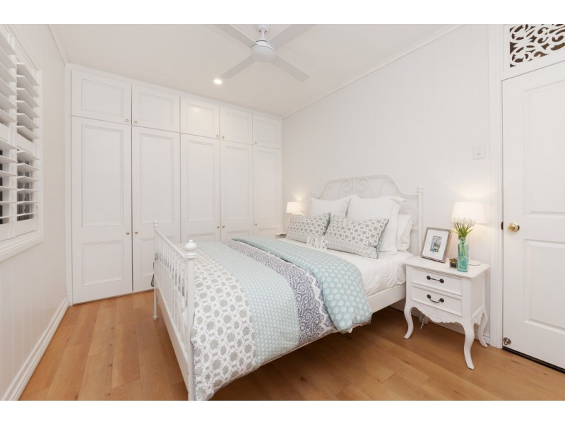 18 Primrose Terrace, Red Hill QLD 4059