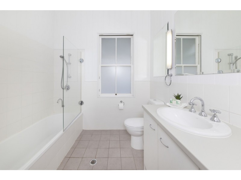 18 Primrose Terrace, Red Hill QLD 4059