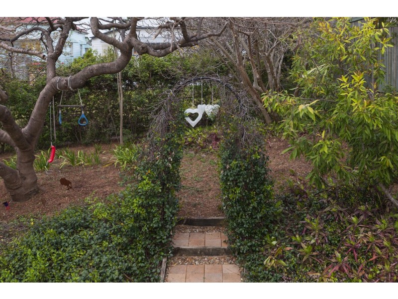 18 Primrose Terrace, Red Hill QLD 4059