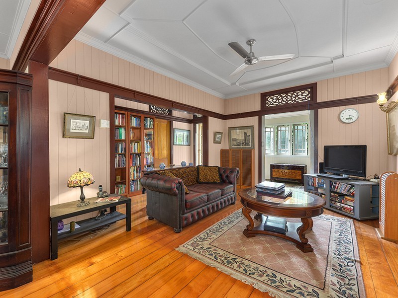 17 Woodland Street, Ashgrove QLD 4060