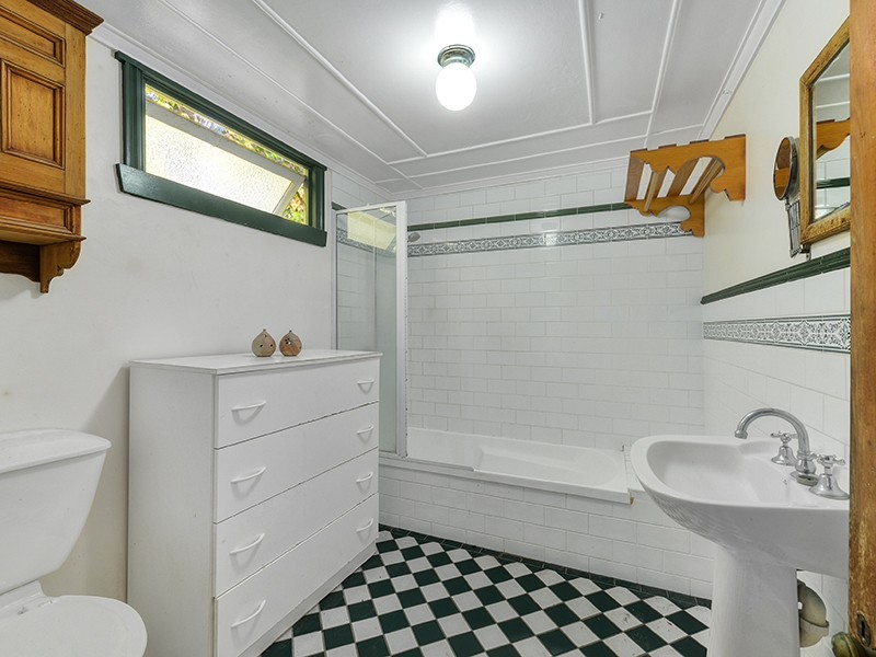 17 Woodland Street, Ashgrove QLD 4060