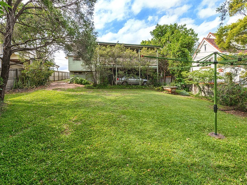 17 Woodland Street, Ashgrove QLD 4060