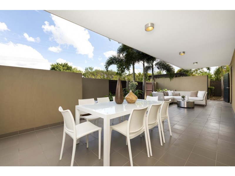 U2/57 Erneton Street, Newmarket QLD 4051