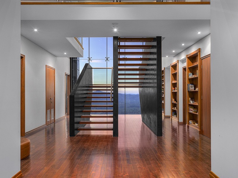 948 Mt Nebo Road, Jollys Lookout QLD 4520