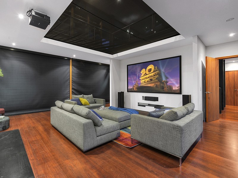 948 Mt Nebo Road, Jollys Lookout QLD 4520