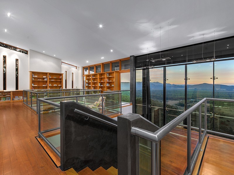 948 Mt Nebo Road, Jollys Lookout QLD 4520