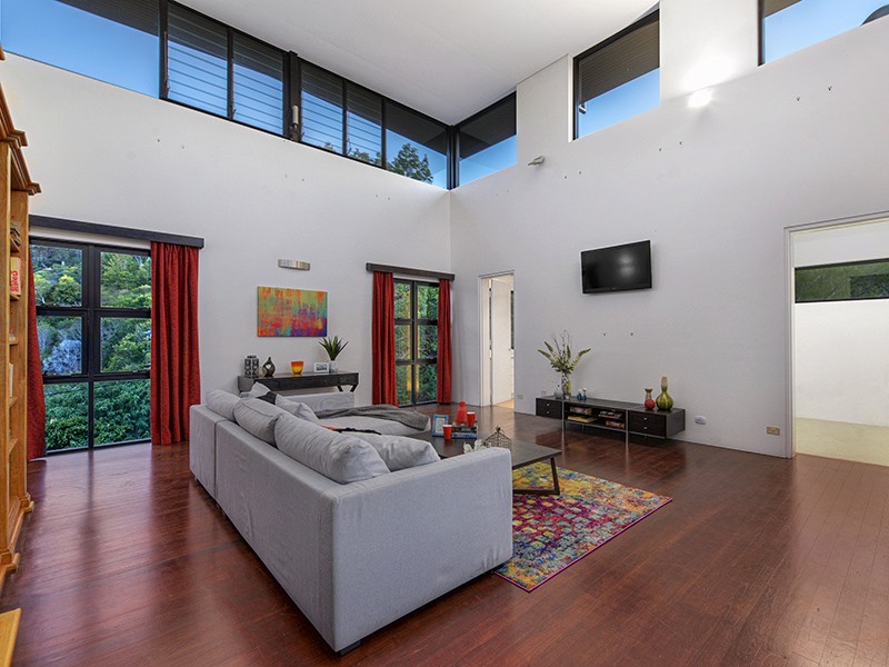 948 Mt Nebo Road, Jollys Lookout QLD 4520