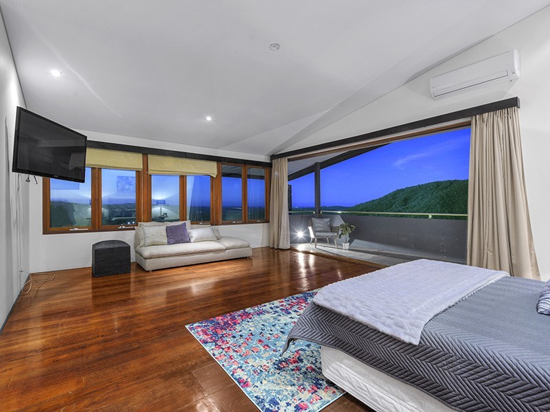 948 Mt Nebo Road, Jollys Lookout QLD 4520