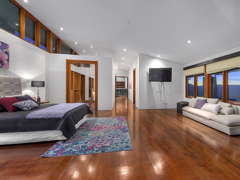 948 Mt Nebo Road, Jollys Lookout QLD 4520