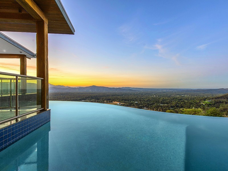 948 Mt Nebo Road, Jollys Lookout QLD 4520