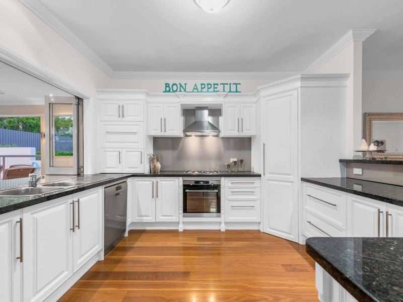 4 Merion Place, Carindale QLD 4152