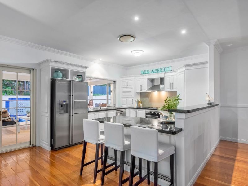4 Merion Place, Carindale QLD 4152