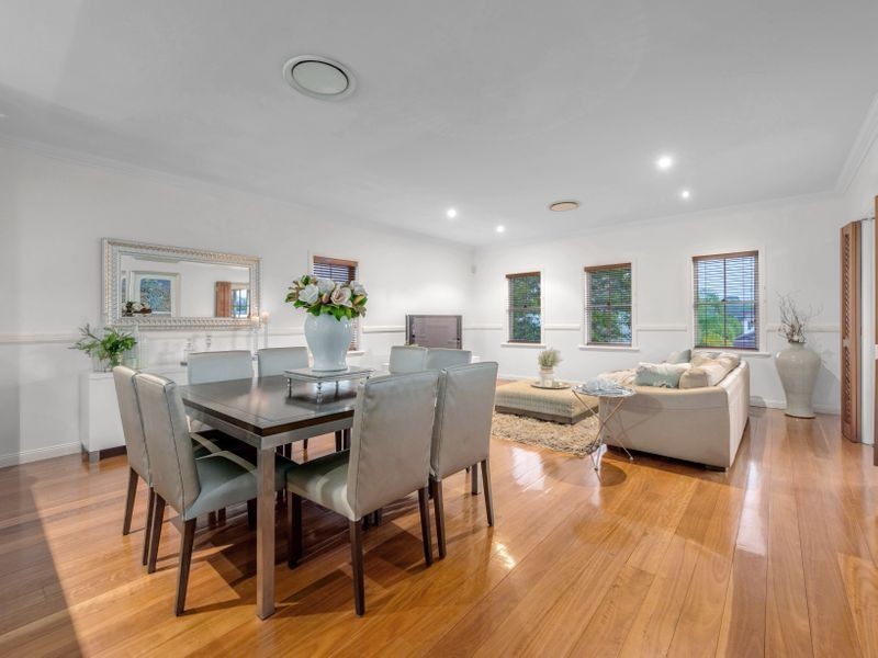 4 Merion Place, Carindale QLD 4152