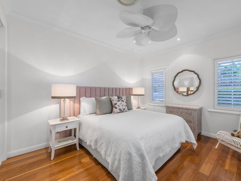4 Merion Place, Carindale QLD 4152