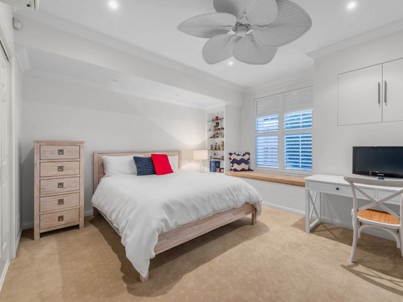 4 Merion Place, Carindale QLD 4152