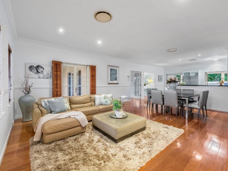 4 Merion Place, Carindale QLD 4152