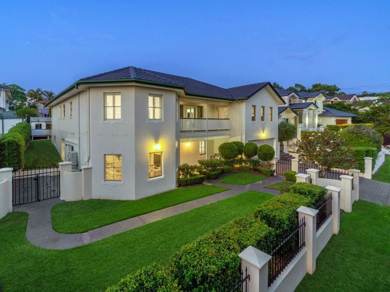 4 Merion Place, Carindale QLD 4152