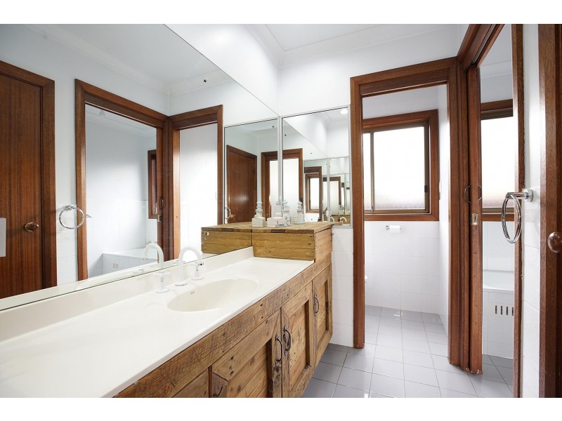 17 Lachlan Street, Bossley Park NSW 2176