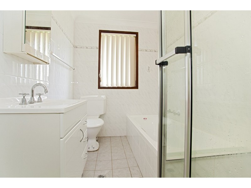 5 Agnew Close, Bossley Park NSW 2176