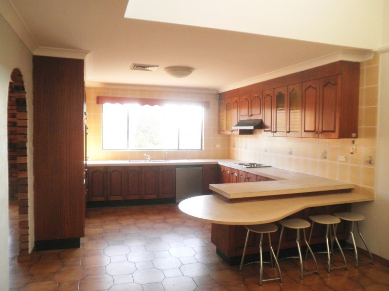 4 Bardia Place, Bossley Park NSW 2176