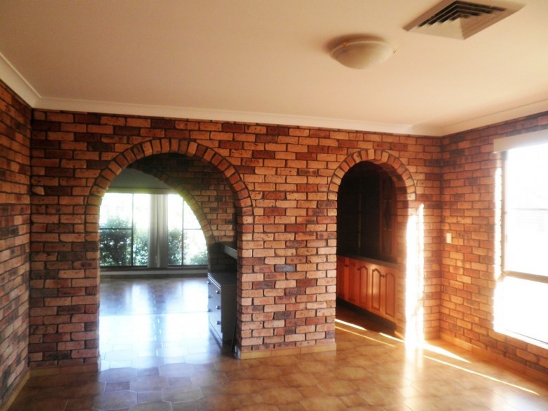 4 Bardia Place, Bossley Park NSW 2176