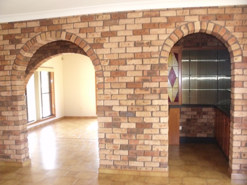 4 Bardia Place, Bossley Park NSW 2176