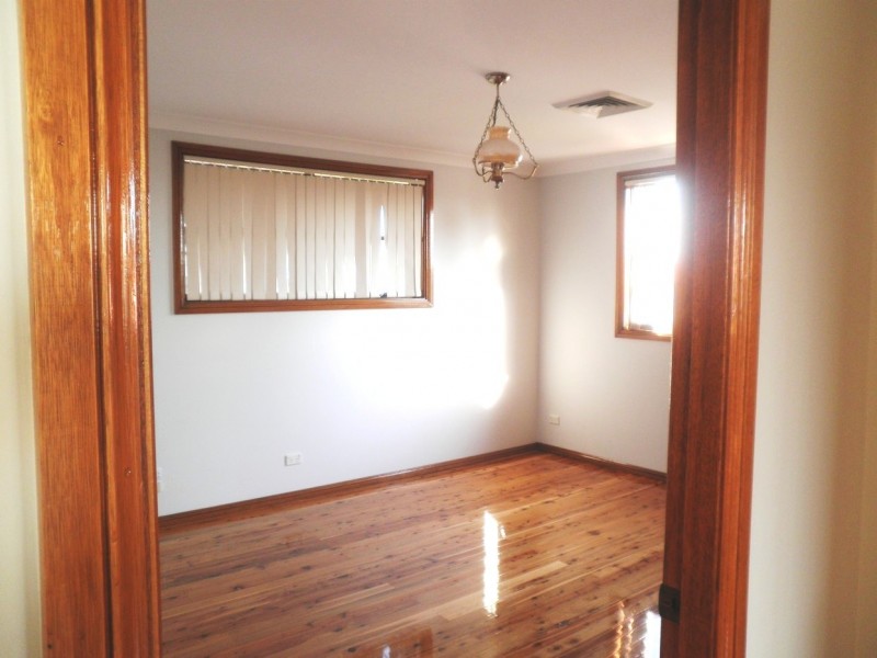 4 Bardia Place, Bossley Park NSW 2176