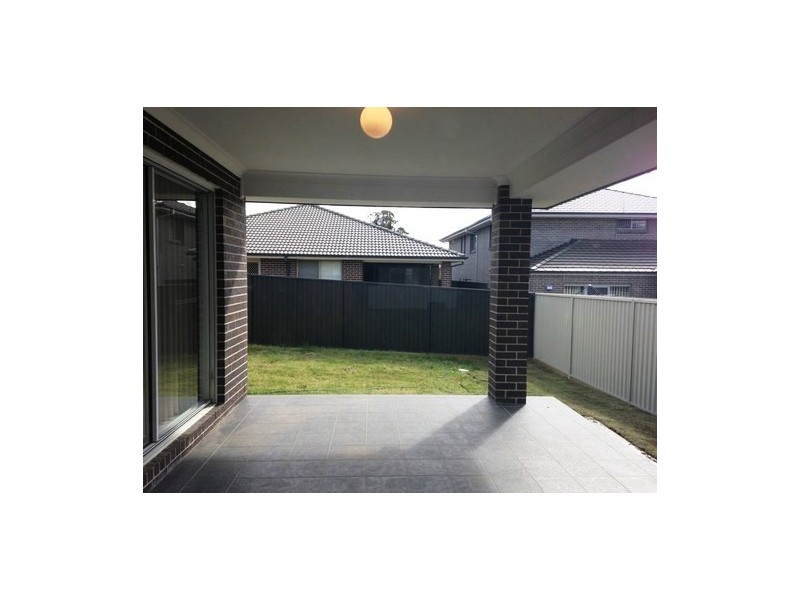 6  McMaster Street, Middleton Grange NSW 2171