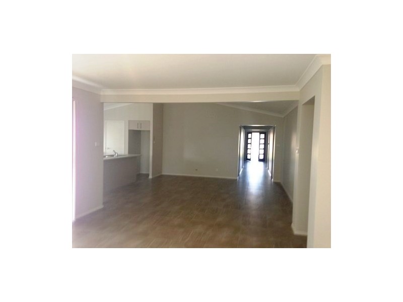 6  McMaster Street, Middleton Grange NSW 2171