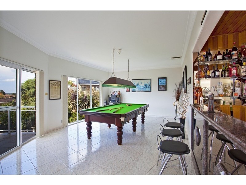 5 Avalon Close, Bossley Park NSW 2176