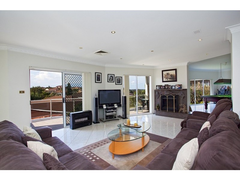 5 Avalon Close, Bossley Park NSW 2176