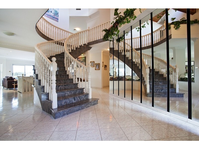 5 Avalon Close, Bossley Park NSW 2176