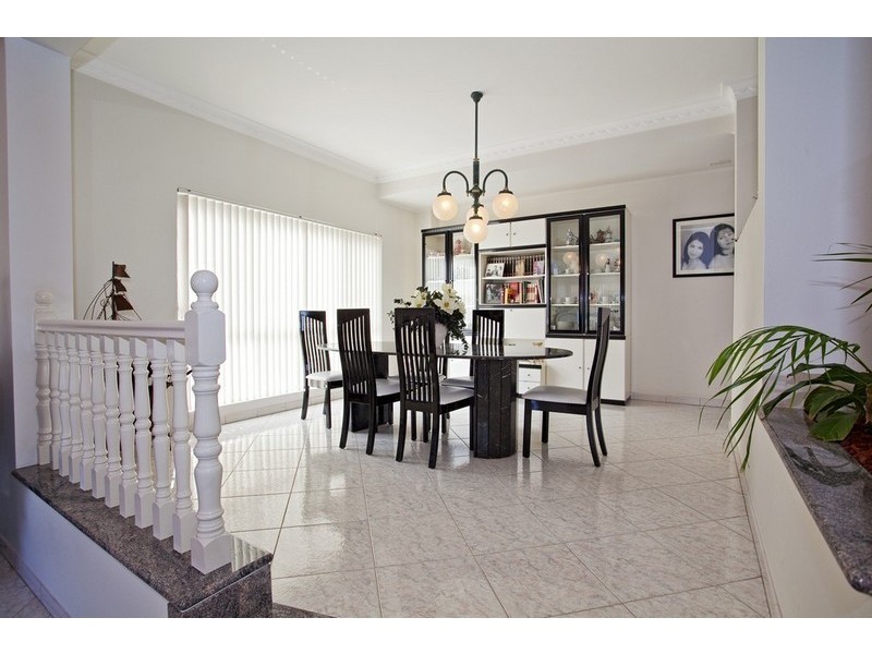 5 Avalon Close, Bossley Park NSW 2176