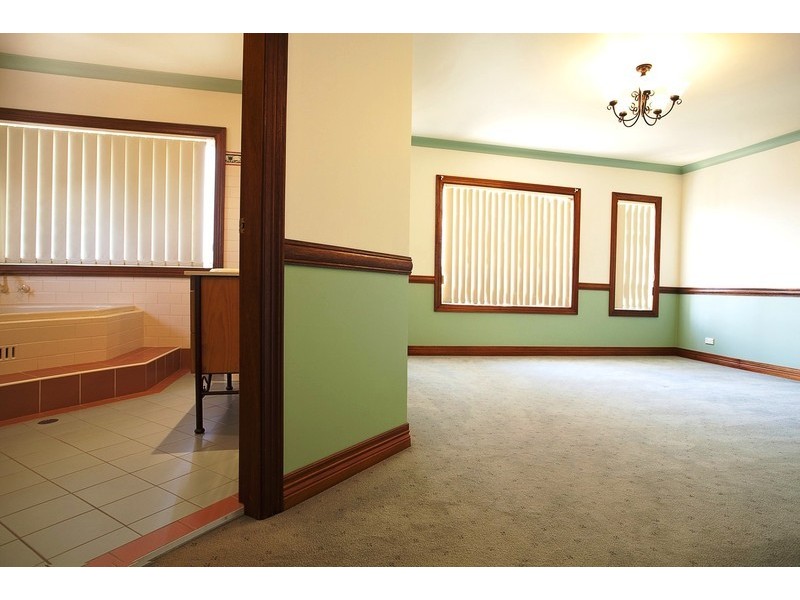 37 Begovich Cres, Abbotsbury NSW 2176