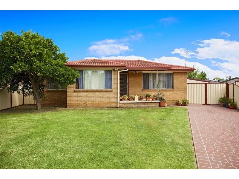 5 Agnew Close, Bossley Park NSW 2176