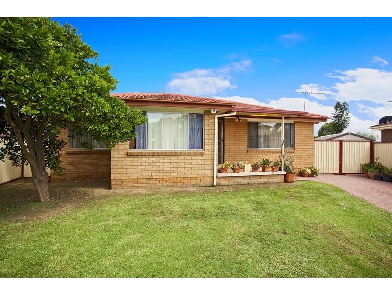 5 Agnew Close, Bossley Park NSW 2176