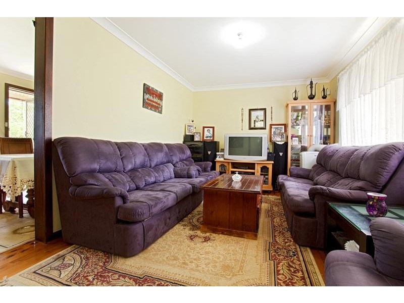 5 Agnew Close, Bossley Park NSW 2176