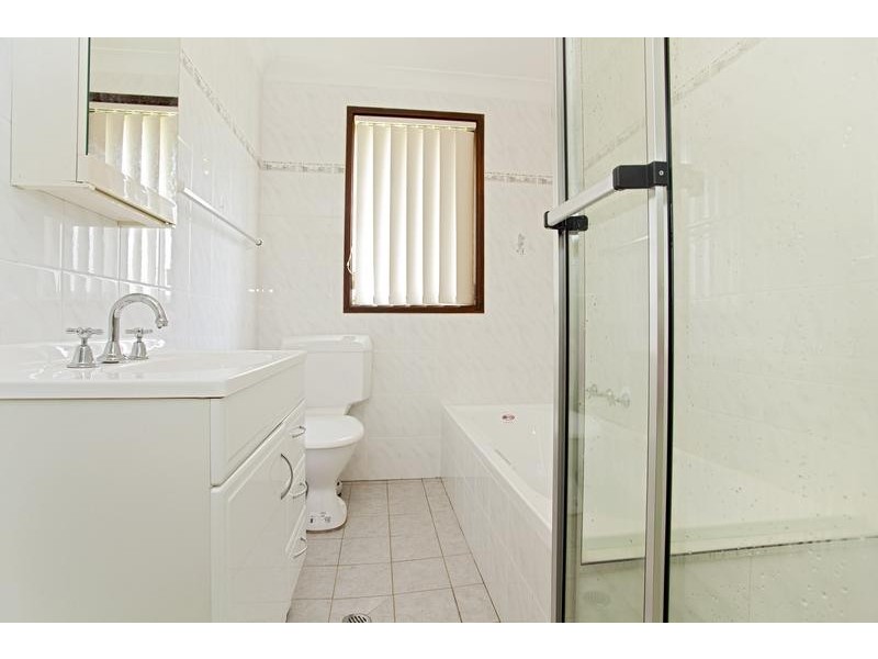 5 Agnew Close, Bossley Park NSW 2176